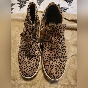 Gianni Bini zipper booties